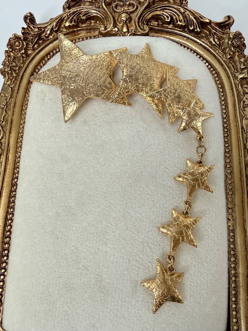 Gilt Crinkle Texture Shooting Stars Figural Brooch By Ultra Craft, 1980s